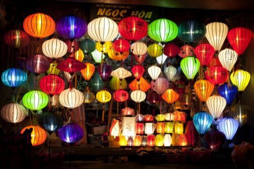 Hoi An lights up lantern during Tet