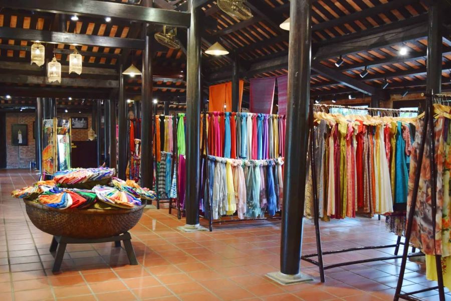 Tourists explore Silk Village Hoi An for tradition, craftsmanship, and charm.