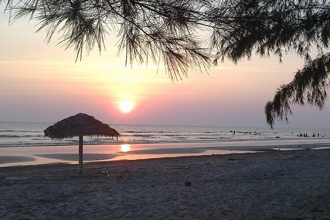 It is perfect to enjoy some coconut juice, chase the sunet while chilling by the seaside of Setse Beach