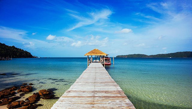 Kayaking to admire peaceful seascape on Koh Rong