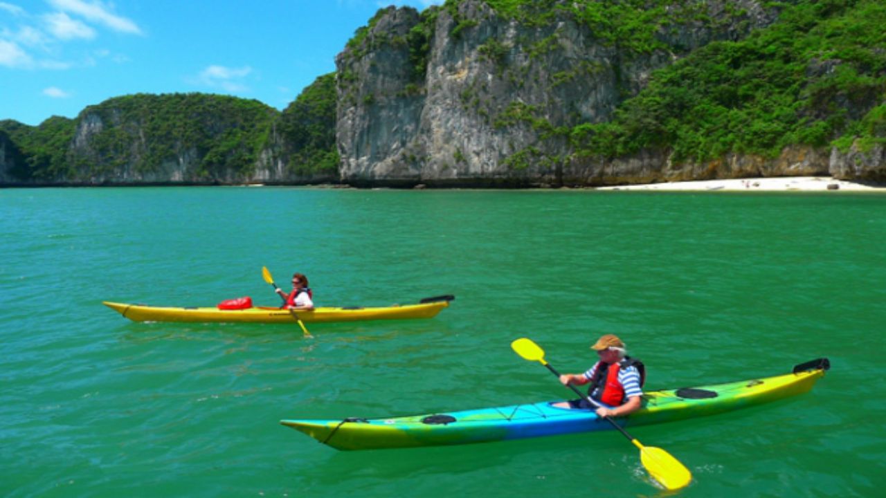 Kayaking in Halong
