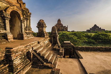 Kyat Kan Cave Monastery