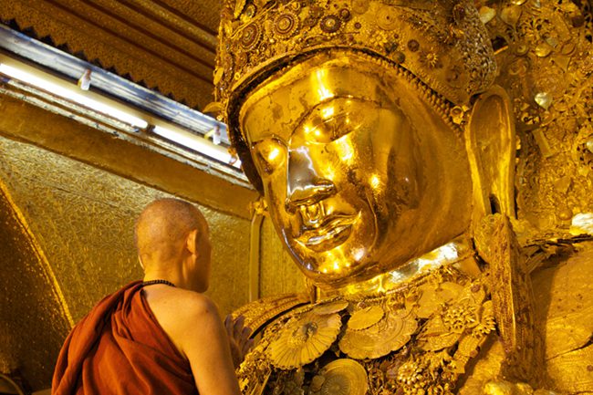 Mahamuni Buddha, Mandalay