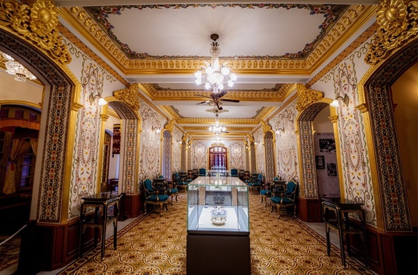 Interior furnishings of Kien Trung Palace