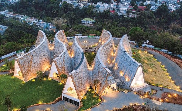 Coffee in the Central Highlands is so famous that there is a very large coffee museum here.