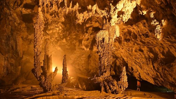 Nguom Ngao Cave in Cao Bang, one of the most beautiful caves in Vietnam