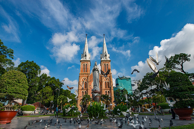 Wandering around to admire Notre-Dame Cathedral, one of top highlights in Ho Chi Minh City