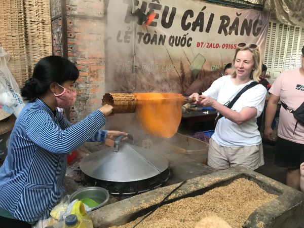 Our customer, Ms. Katherine, experienced noodle making