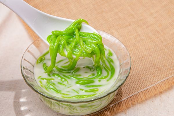 Pandan Noodles with Coconut Milk – Lot Chong Nam Kathi