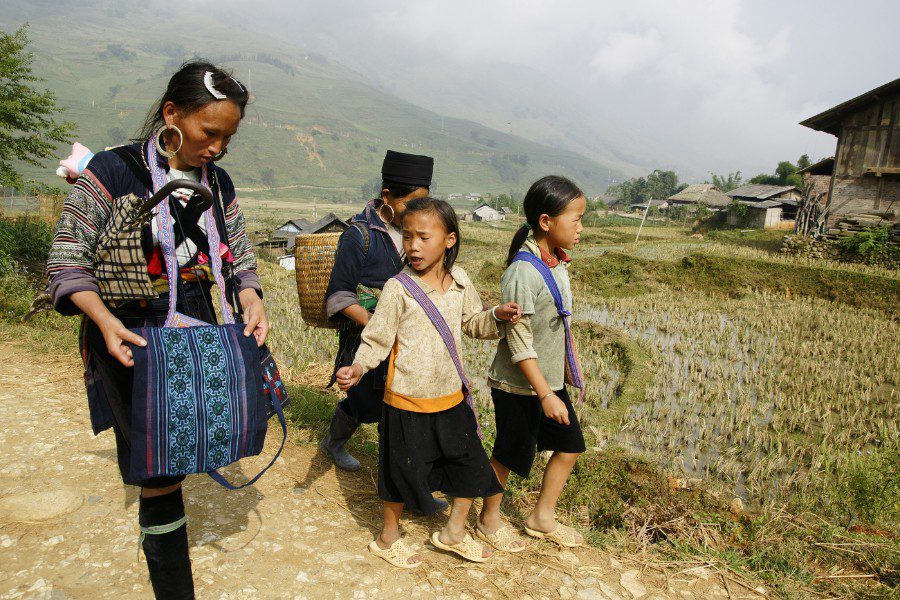 People and children in Sapa