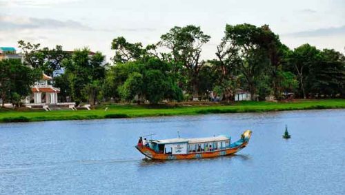 World heritage sites in Vietnam tour covers Hue - Perfume River