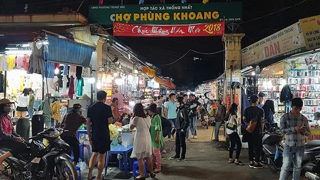 Phung Khoang night market, Hanoi