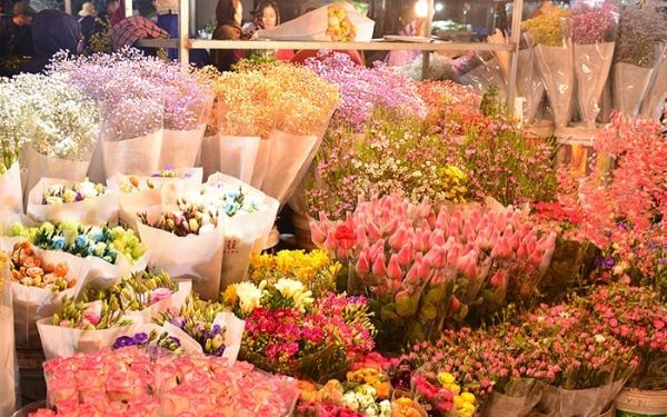 Quang Ba flower market in Vietnam