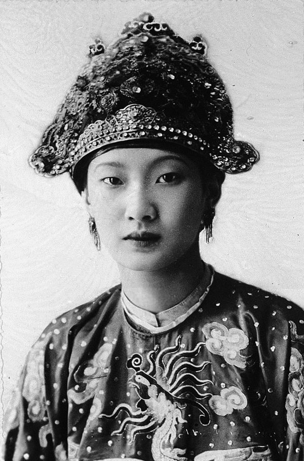 Queen Nam Phuong, the woman whose story is associated with An Dinh Palace, Vietnam