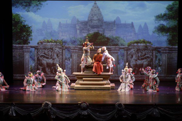 The scene "Deceive the heart of Ravana" at Sala Chalermkrung Theatre