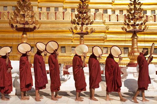 Shwezigon Pagoda Festival