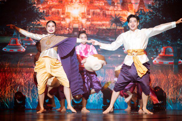 Performer wearing traditional Thai costumes.