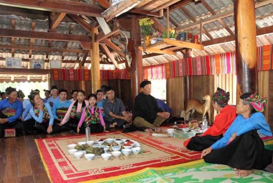 Warm social gatherings strengthen community bonds among the Muong ethnic group daily.