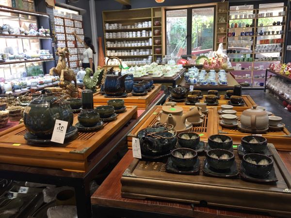 Some types of household and decorative items in Bat Trang