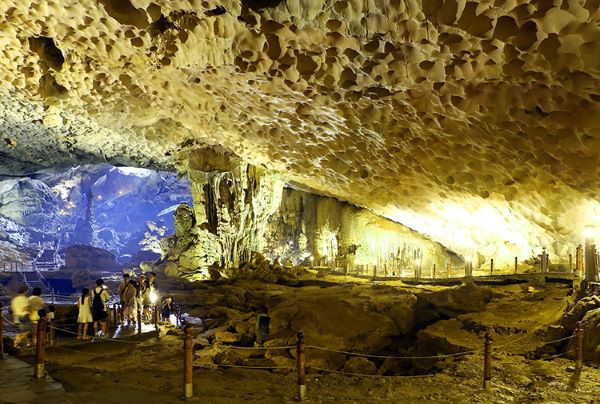 Sung Sot Cave in Ha Long Bay