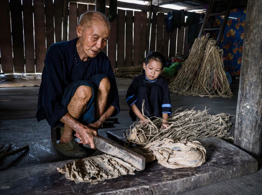 In Vietnam, Tay ethnic group families find warmth in their rustic cottage homes.