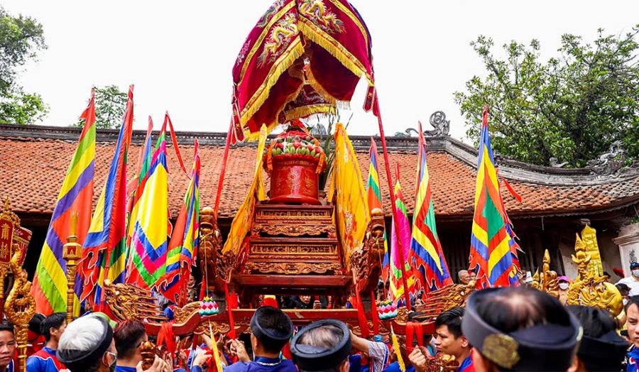 Pilgrims gather joyfully at Thay Pagoda Festival to honor ancient beliefs