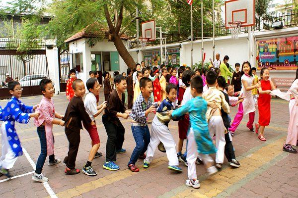 The interesting Rong Ran Len May with a lot of laughters