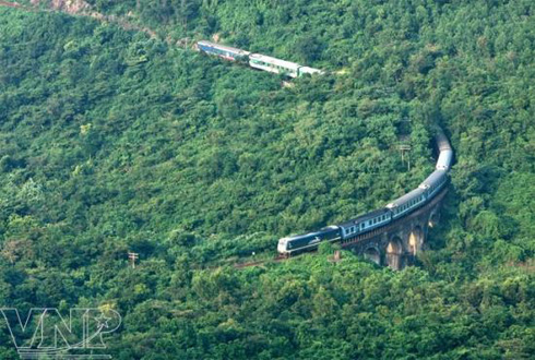 The train slopes up and passes through the mountainous tunnel