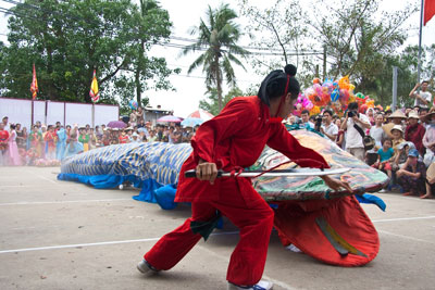 April in Vietnam thrills visitors with the excitement of Le Mat Snake Festival.