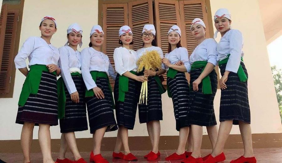 Among the crowd, Tho People stand, carrying warmth, memories, and quiet strength.