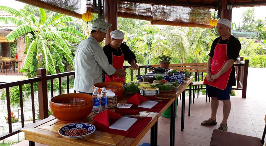 Cooking class in Tra Que Culinary Village
