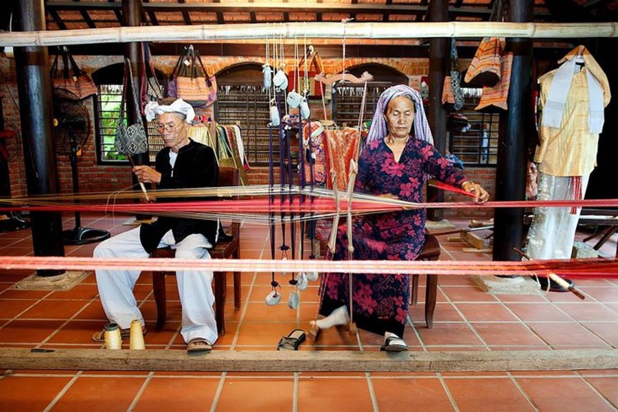 Silk Village Hoi An offers the tourist ancient skills on wooden looms.
