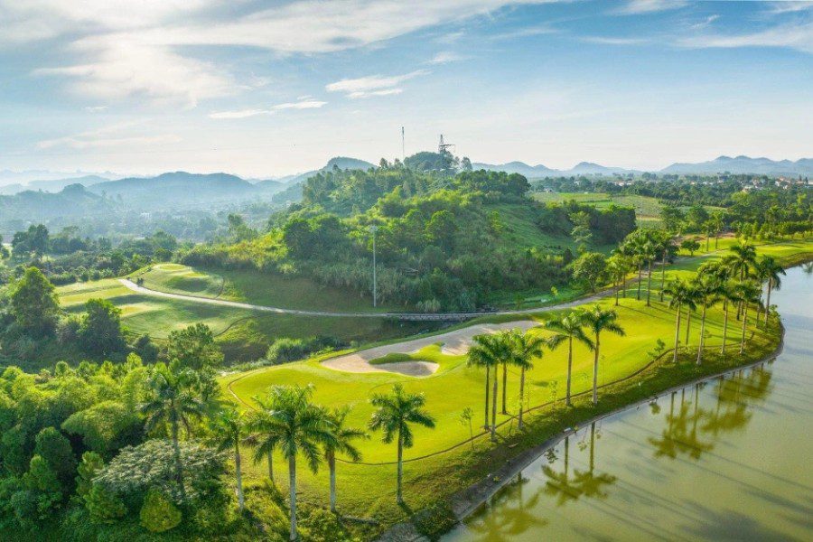 Trang An Golf & Resort is an ideal golf getaway in Vietnam and famous for its luxurious and sophisticated golf resort system.