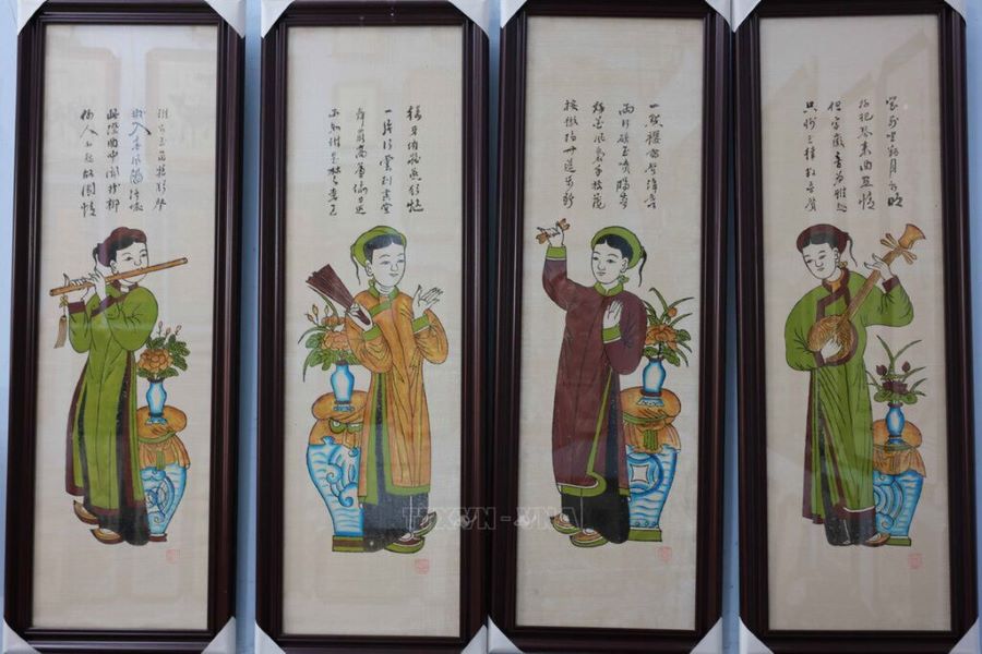 Vietnam folk paintings shine through Tu Binh's elegant, symbolic seasonal female portraits