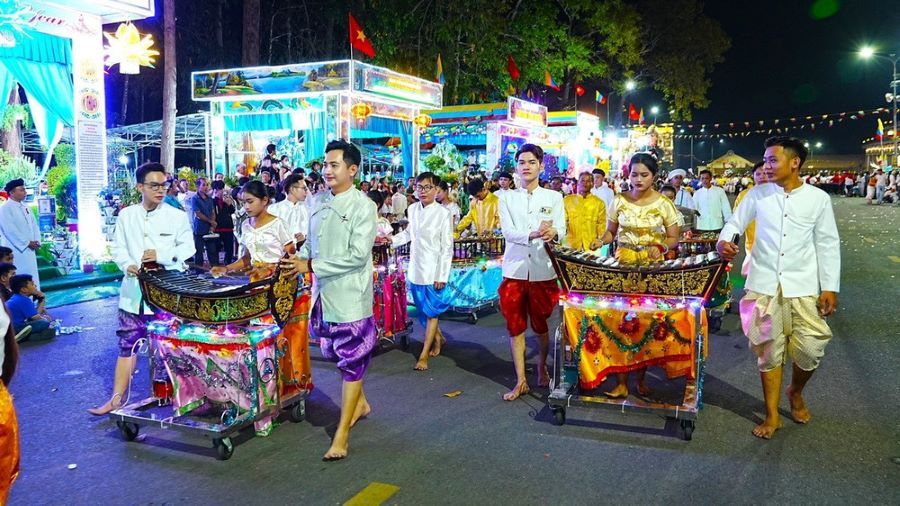 Devotees gather for Le Via Duc Chi Ton, Cao Dai Holy See Tay Ninh.