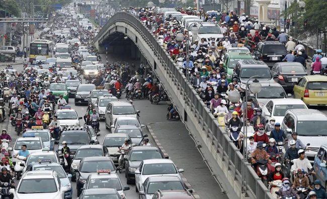 Hectic traffic - One of the major Vietnam travel risks