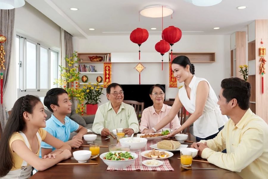 Vietnam customs for travelers include learning respectful, shared Vietnamese table manners at meals