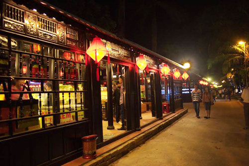 Hue walking street