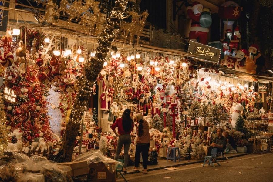 Hang Ma Street, the most colorful for Christmas in Vietnam
