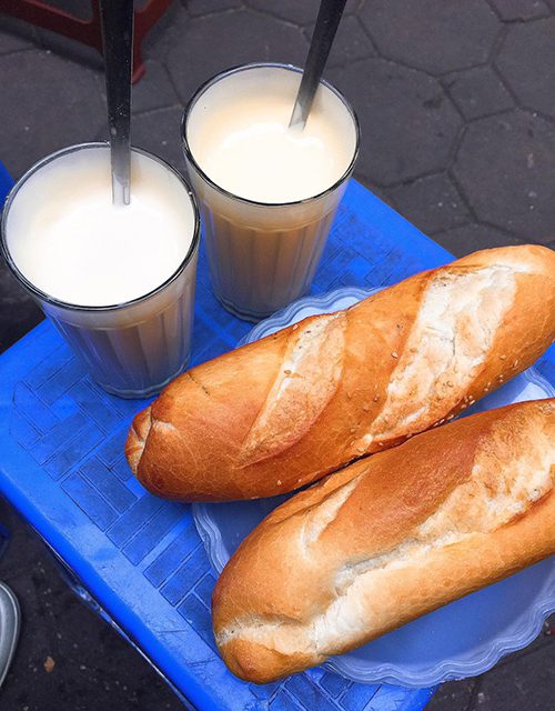 Well-beaten chicken egg cream with Vietnamese bread