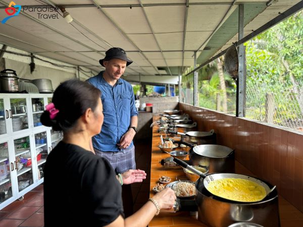 A cooking class for Banh Xeo, a Vietnamese specialty